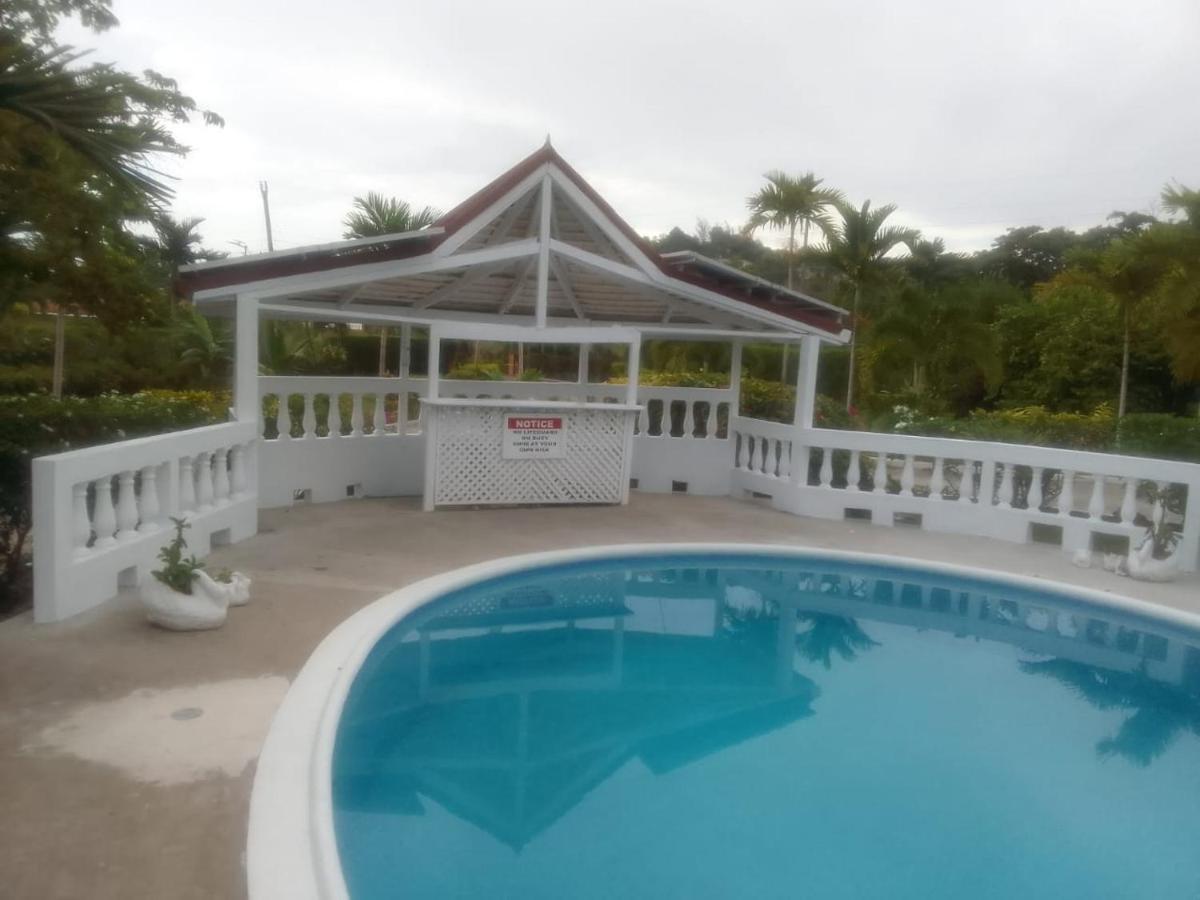 Whistling Villa Runaway Bay Dış mekan fotoğraf