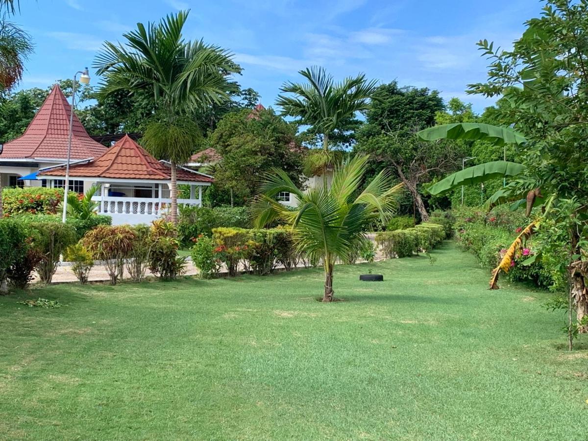 Whistling Villa Runaway Bay Dış mekan fotoğraf