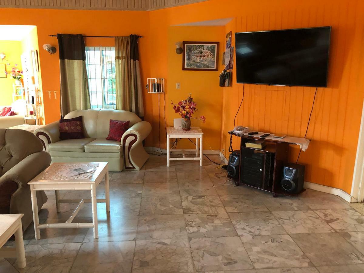 Whistling Villa Runaway Bay Dış mekan fotoğraf