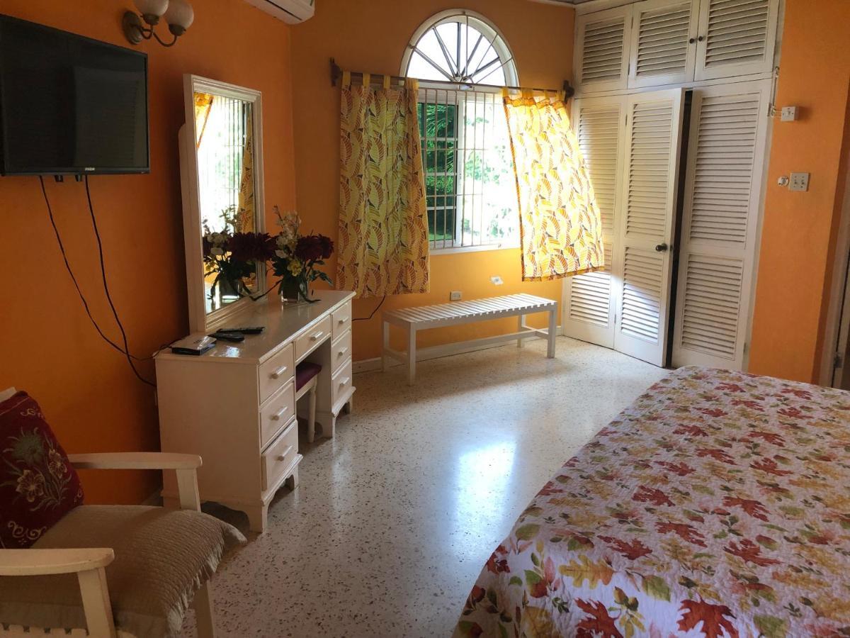 Whistling Villa Runaway Bay Dış mekan fotoğraf